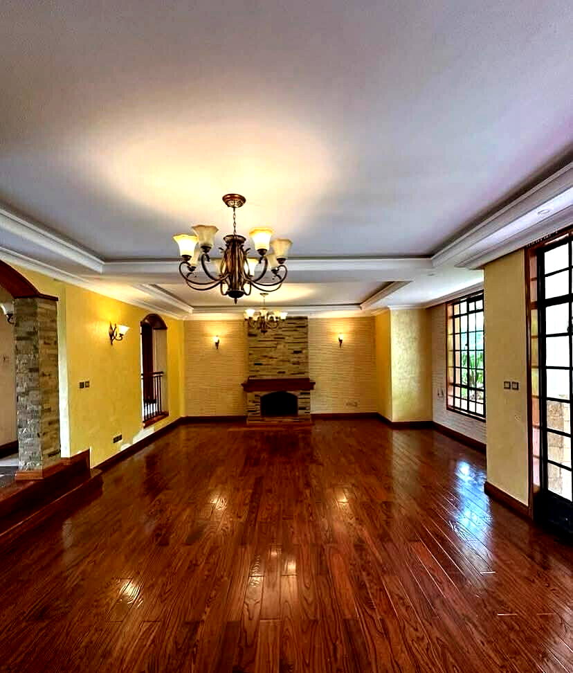 5-Ensuite Family Home with DSQ & Shared Pool – Karen Bogani