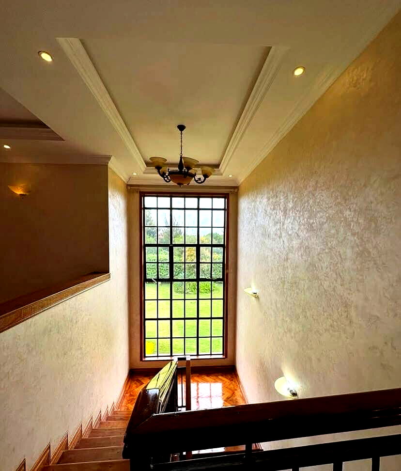 5-Ensuite Family Home with DSQ & Shared Pool – Karen Bogani
