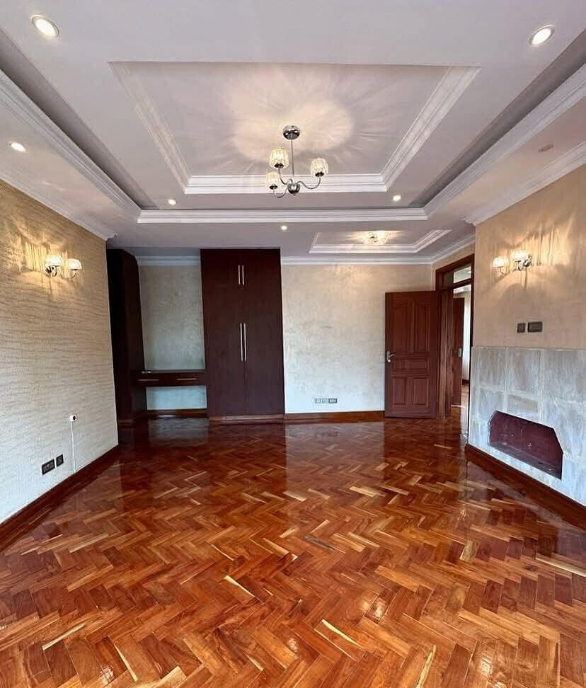 5-Ensuite Family Home with DSQ & Shared Pool – Karen Bogani