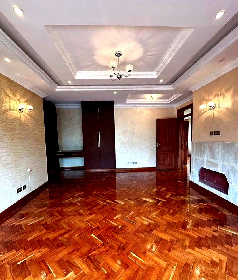 5-Ensuite Family Home with DSQ & Shared Pool – Karen Bogani