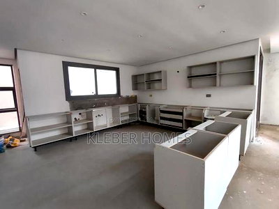 5bdrm Villa in Lavington for sale - Image 2