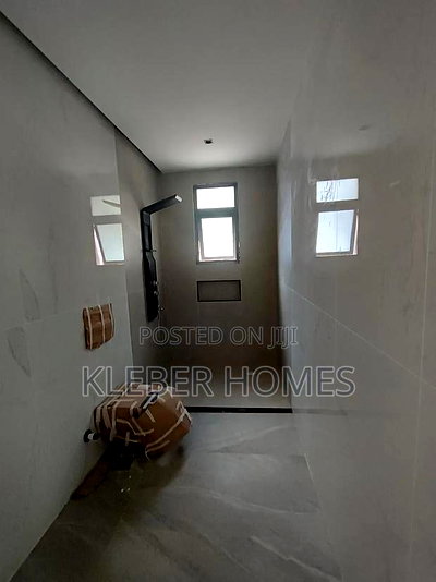 5bdrm Villa in Lavington for sale - Image 8