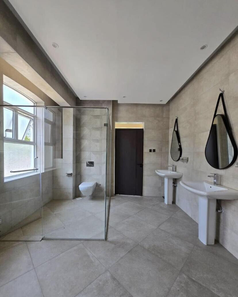 5BR All-Ensuite Villa with Rooftop Offices & Pool - Runda