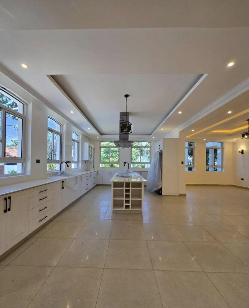 5BR All-Ensuite Villa with Rooftop Offices & Pool - Runda