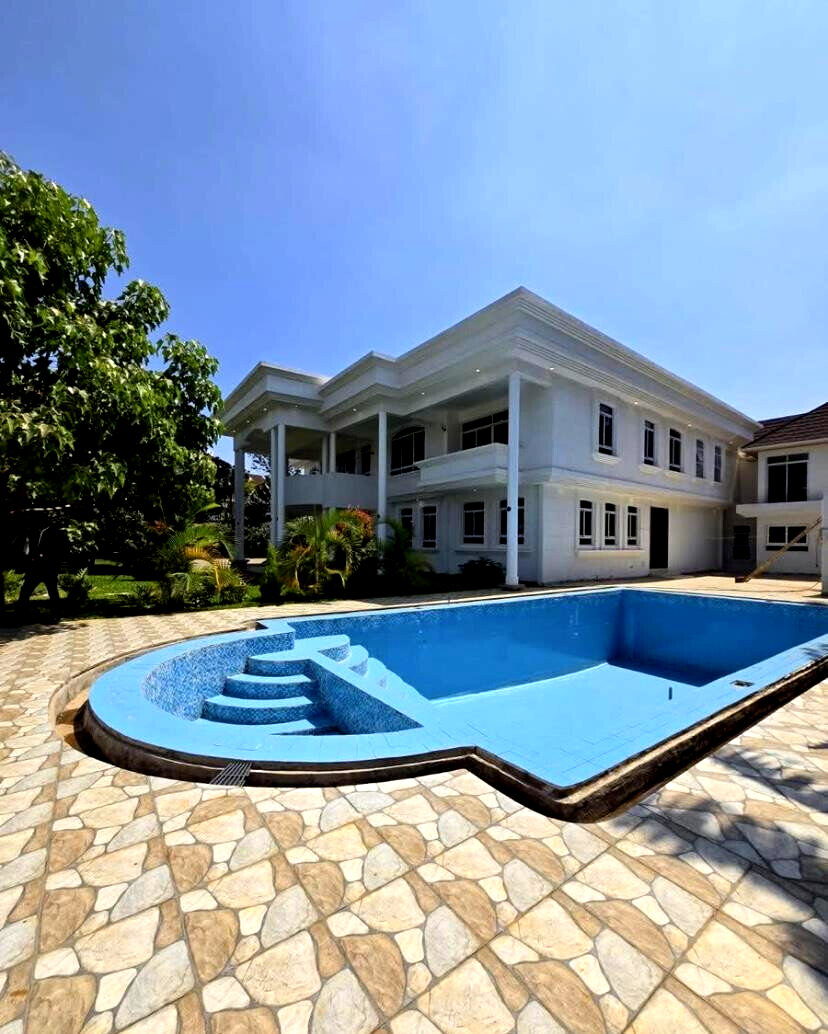 5BR All-Ensuite Villa with Rooftop Offices & Pool - Runda