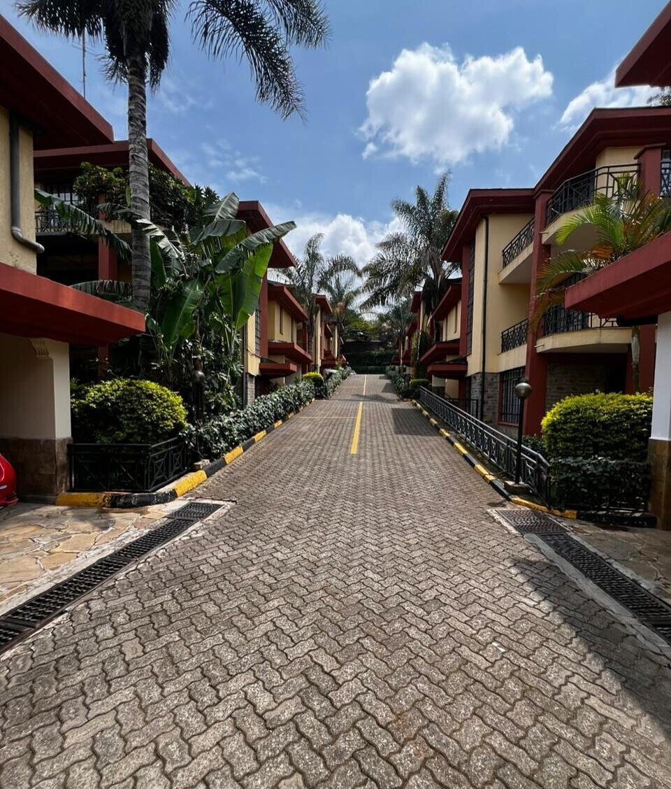 4-Ensuite Townhouse with Wrap-Around Balcony & Garden - Lavington