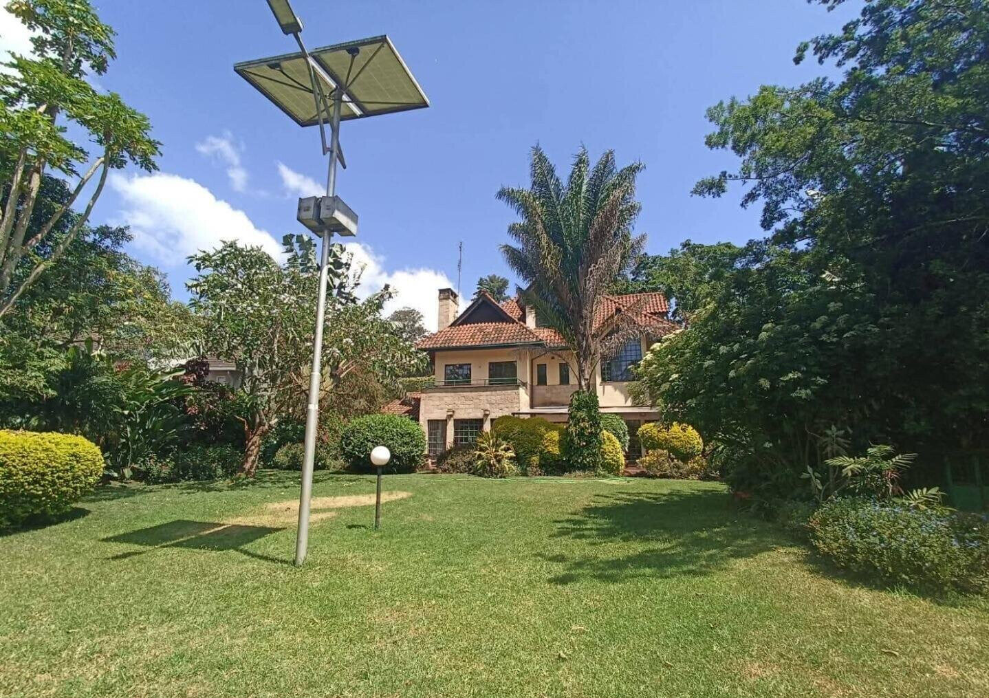 5-Ensuite Townhouse on Half-Acre with Pool & DSQ - Lower Kabete