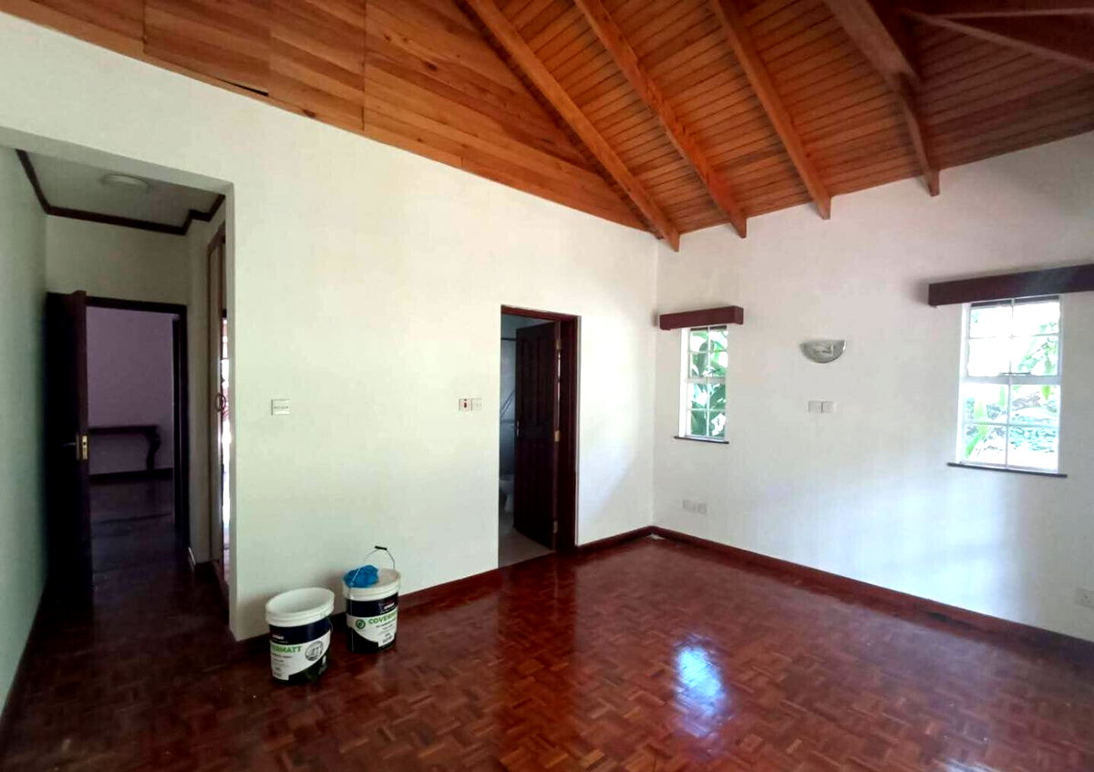 5-Ensuite Townhouse on Half-Acre with Pool & DSQ - Lower Kabete