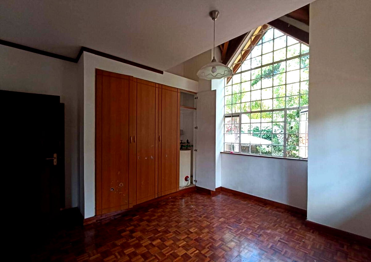 5-Ensuite Townhouse on Half-Acre with Pool & DSQ - Lower Kabete