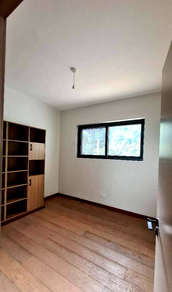 5-Ensuite Townhouse with Chef's Kitchen & DSQ - Lavington