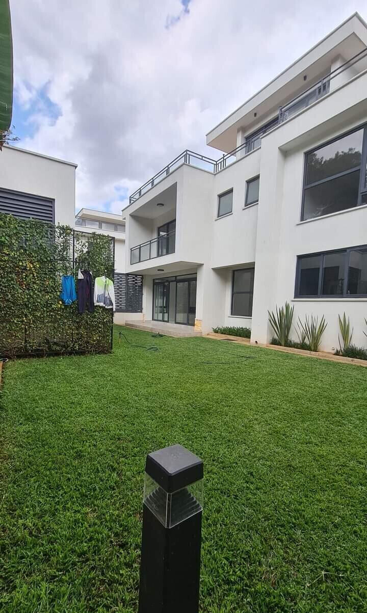 5-Ensuite Townhouse with Chef's Kitchen & DSQ - Lavington