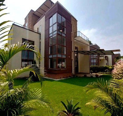 6BR Luxury Home with Garden