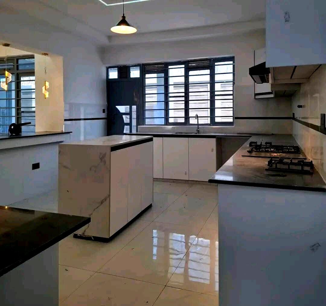 5BR All-Ensuite Maisonette with Ready Title - 50x100 in Ruiru