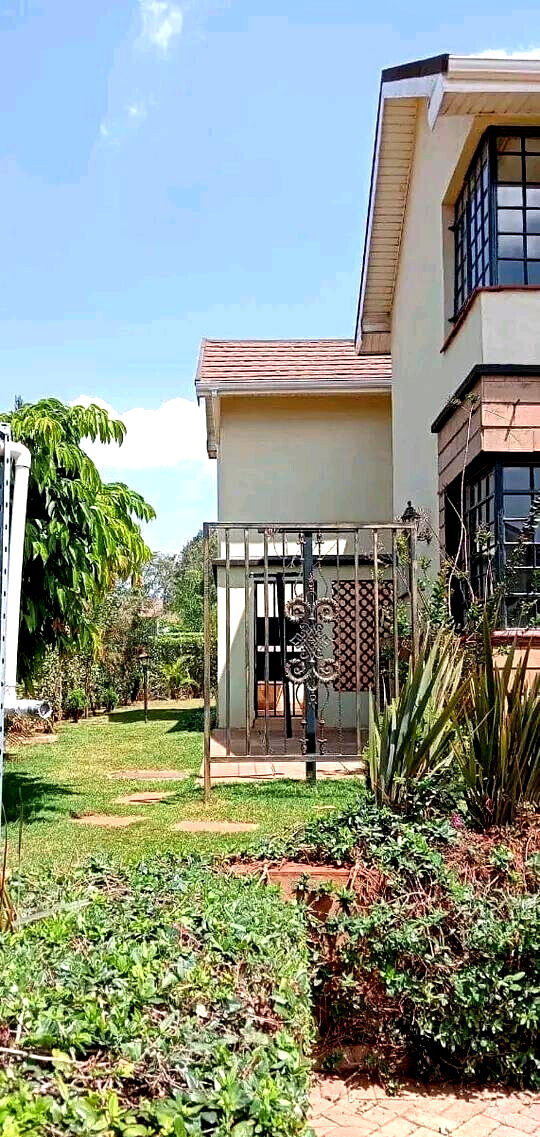4 En-Suite Bedrooms with Jacuzzi & Servant's Quarter - Kitisuru