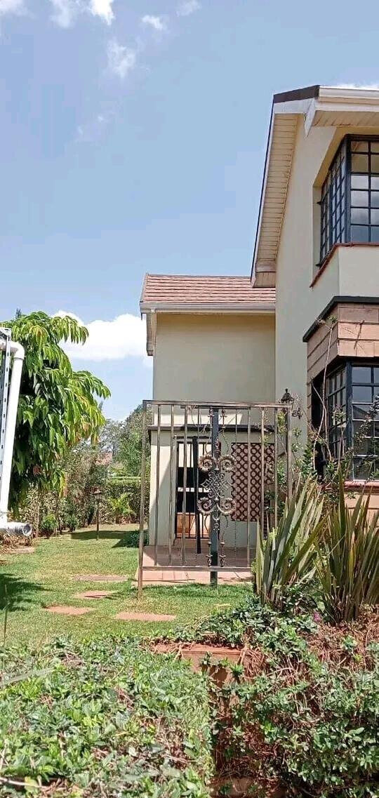 4 En-Suite Bedrooms with Jacuzzi & Servant's Quarter - Kitisuru