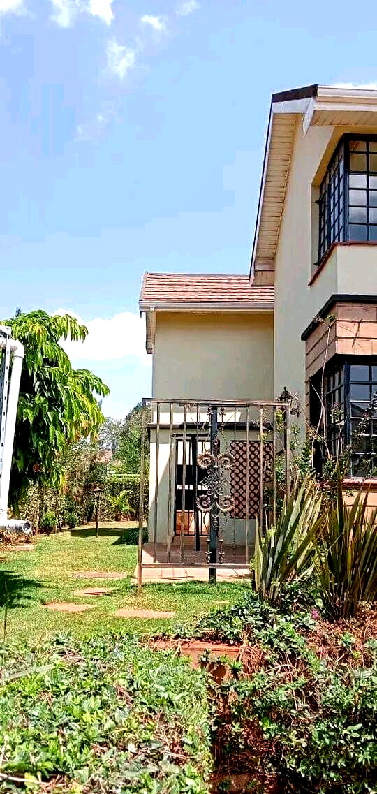 4 En-Suite Bedrooms with Jacuzzi & Servant's Quarter - Kitisuru