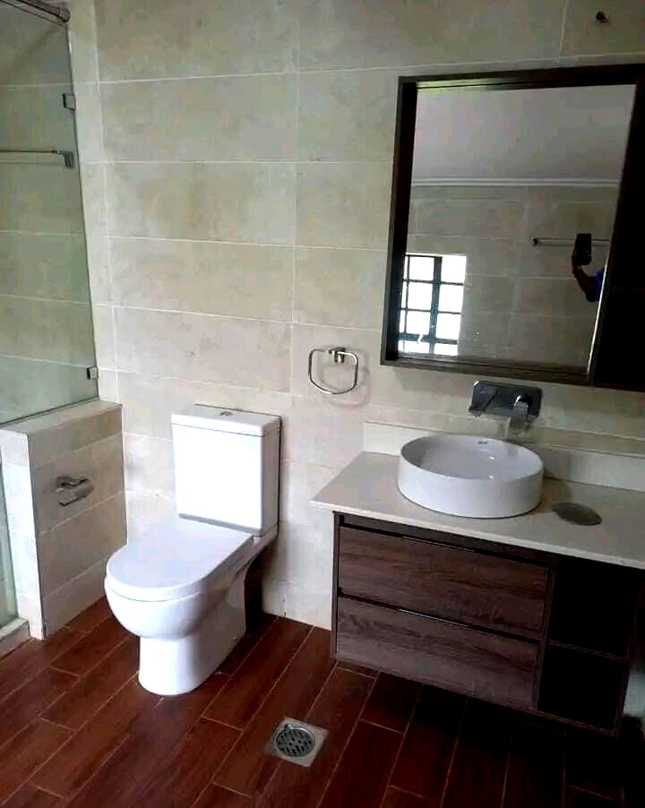 4 En-Suite Bedrooms with Jacuzzi & Servant's Quarter - Kitisuru