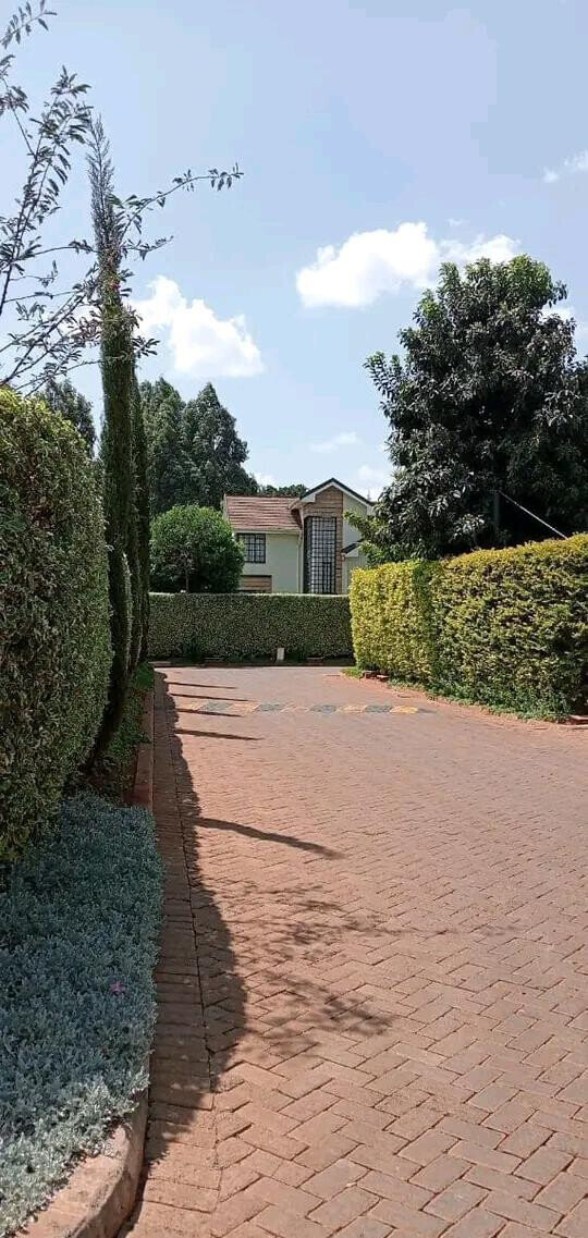 4 En-Suite Bedrooms with Jacuzzi & Servant's Quarter - Kitisuru