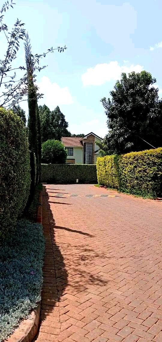 4 En-Suite Bedrooms with Jacuzzi & Servant's Quarter - Kitisuru