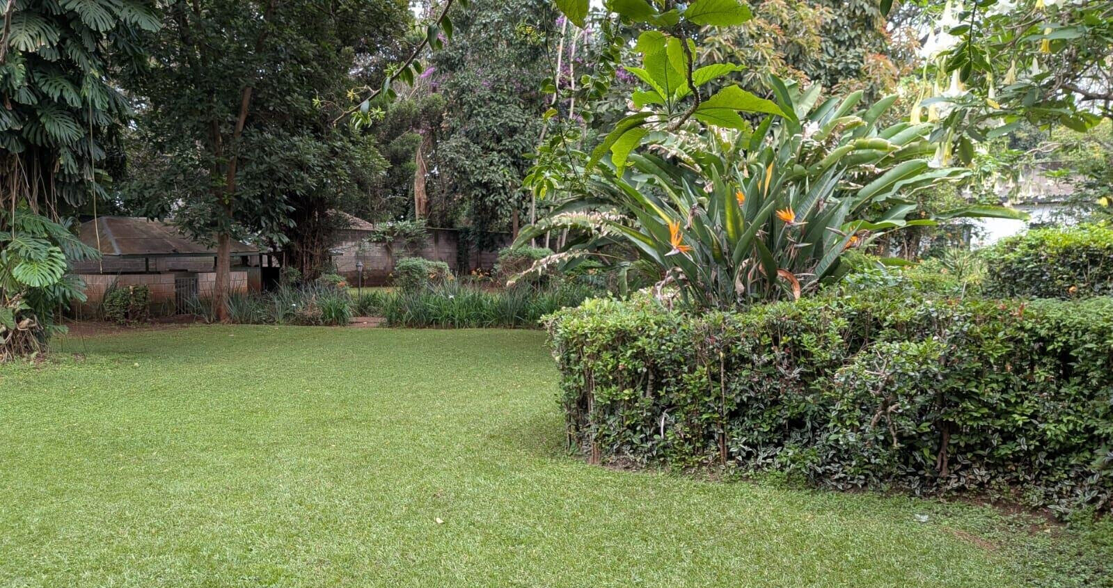Garden Plot in Lavington for KSh 180M