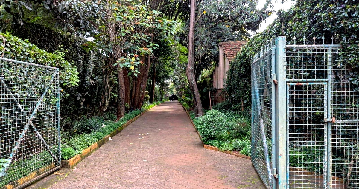 Garden Plot in Lavington for KSh 180M