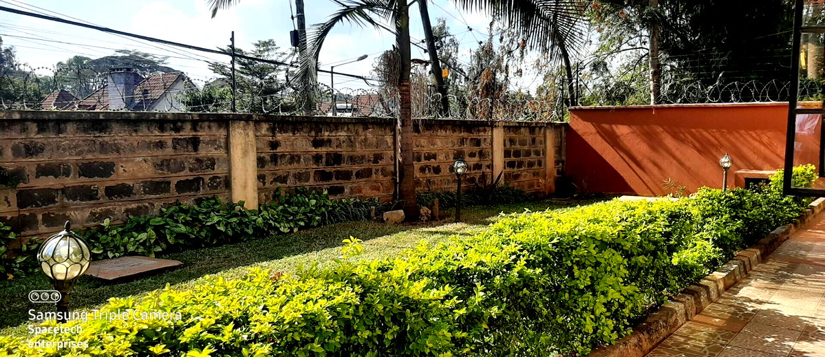 Elegant 5-Ensuite Townhouse with Fireplace & Private Garden - Lavington