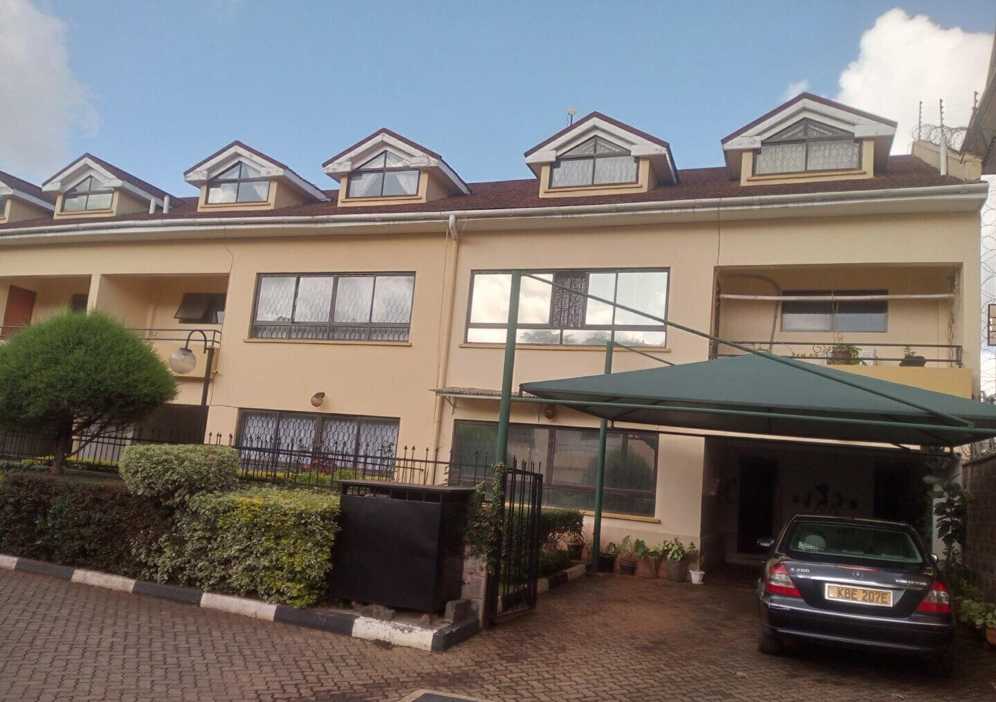 5-Ensuite Townhouse with Separate Dining & DSQ - Lavington