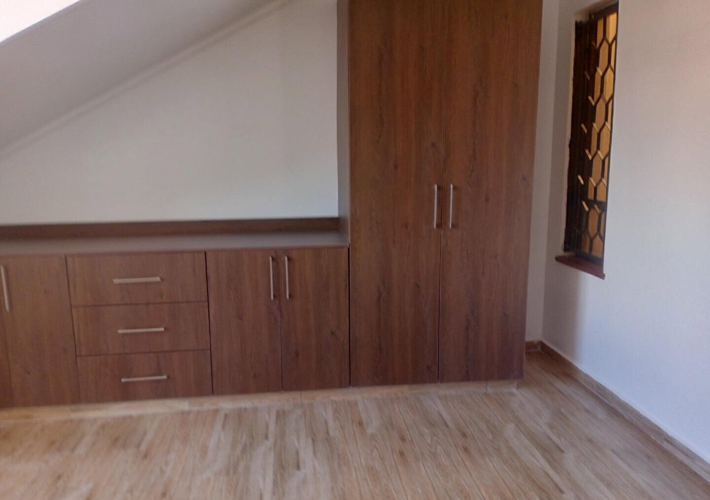 5-Ensuite Townhouse with Separate Dining & DSQ - Lavington