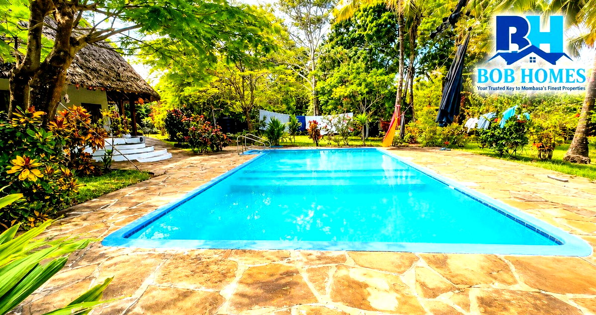 Quarter Acre 2BR Cottage with Pool