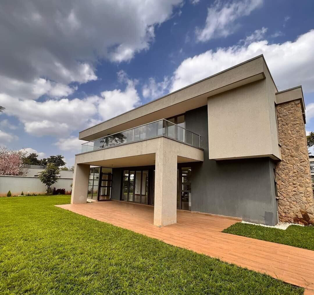 5-Ensuite Townhouse in UN Green Zone with Private Gym & Pool – Karen