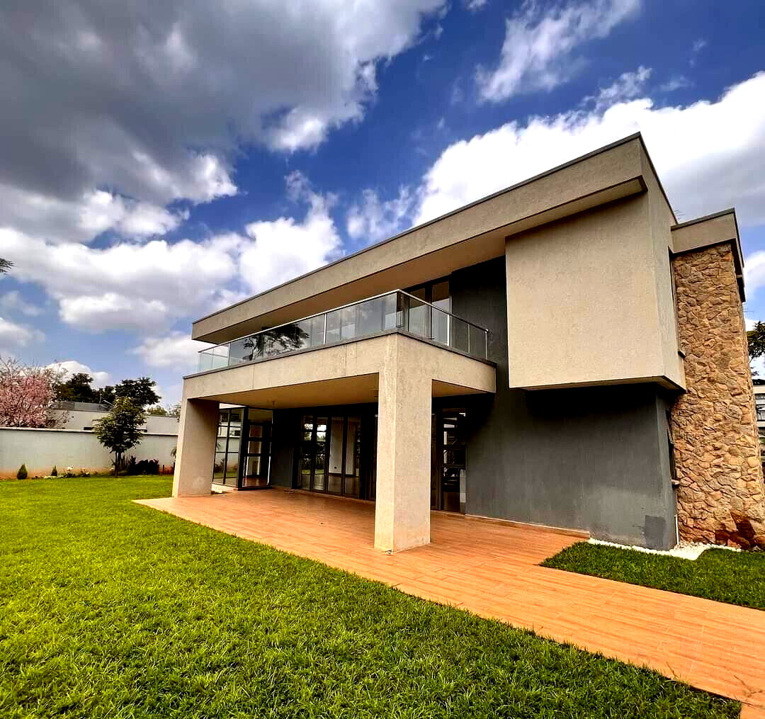 5-Ensuite Townhouse in UN Green Zone with Private Gym & Pool – Karen