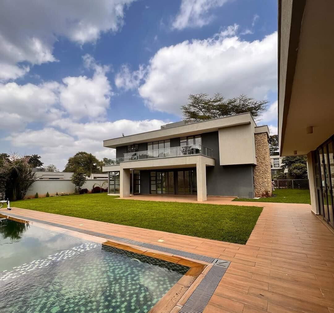 5-Ensuite Townhouse in UN Green Zone with Private Gym & Pool – Karen