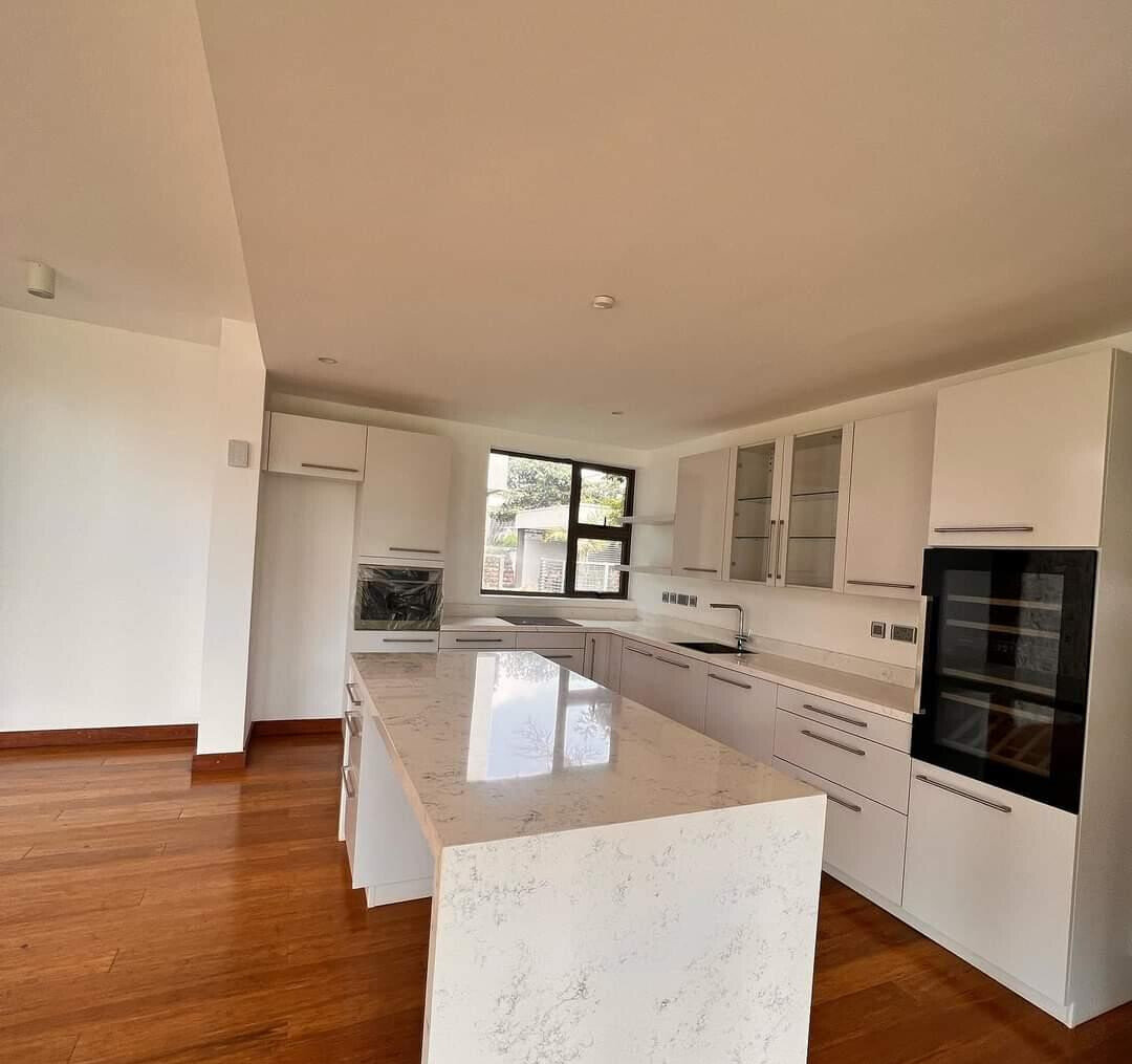 5-Ensuite Townhouse in UN Green Zone with Private Gym & Pool – Karen