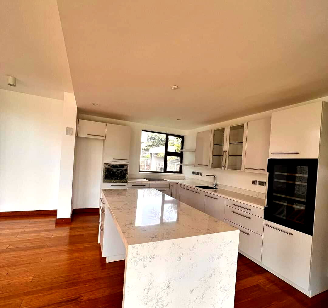 5-Ensuite Townhouse in UN Green Zone with Private Gym & Pool – Karen