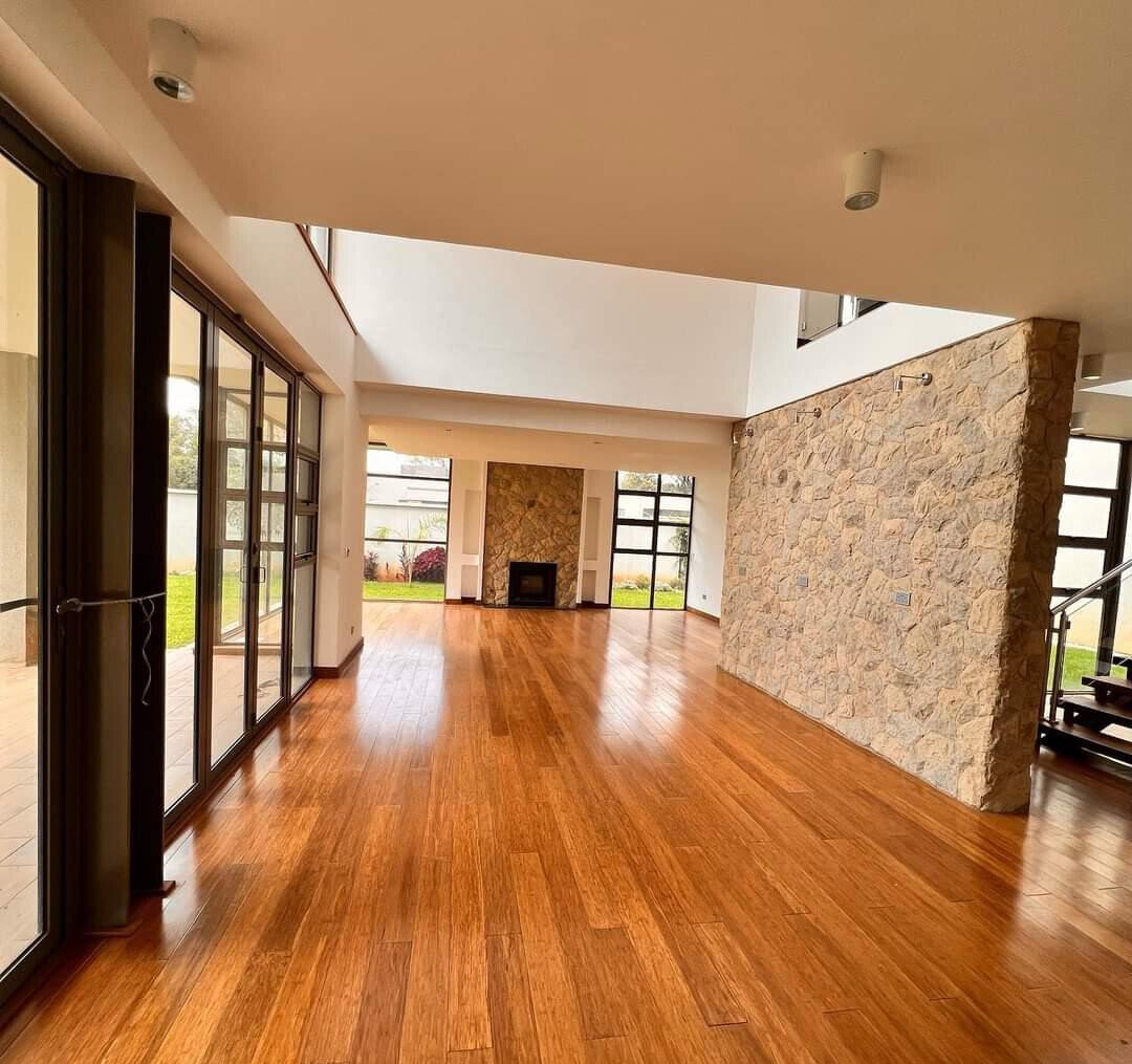 5-Ensuite Townhouse in UN Green Zone with Private Gym & Pool – Karen