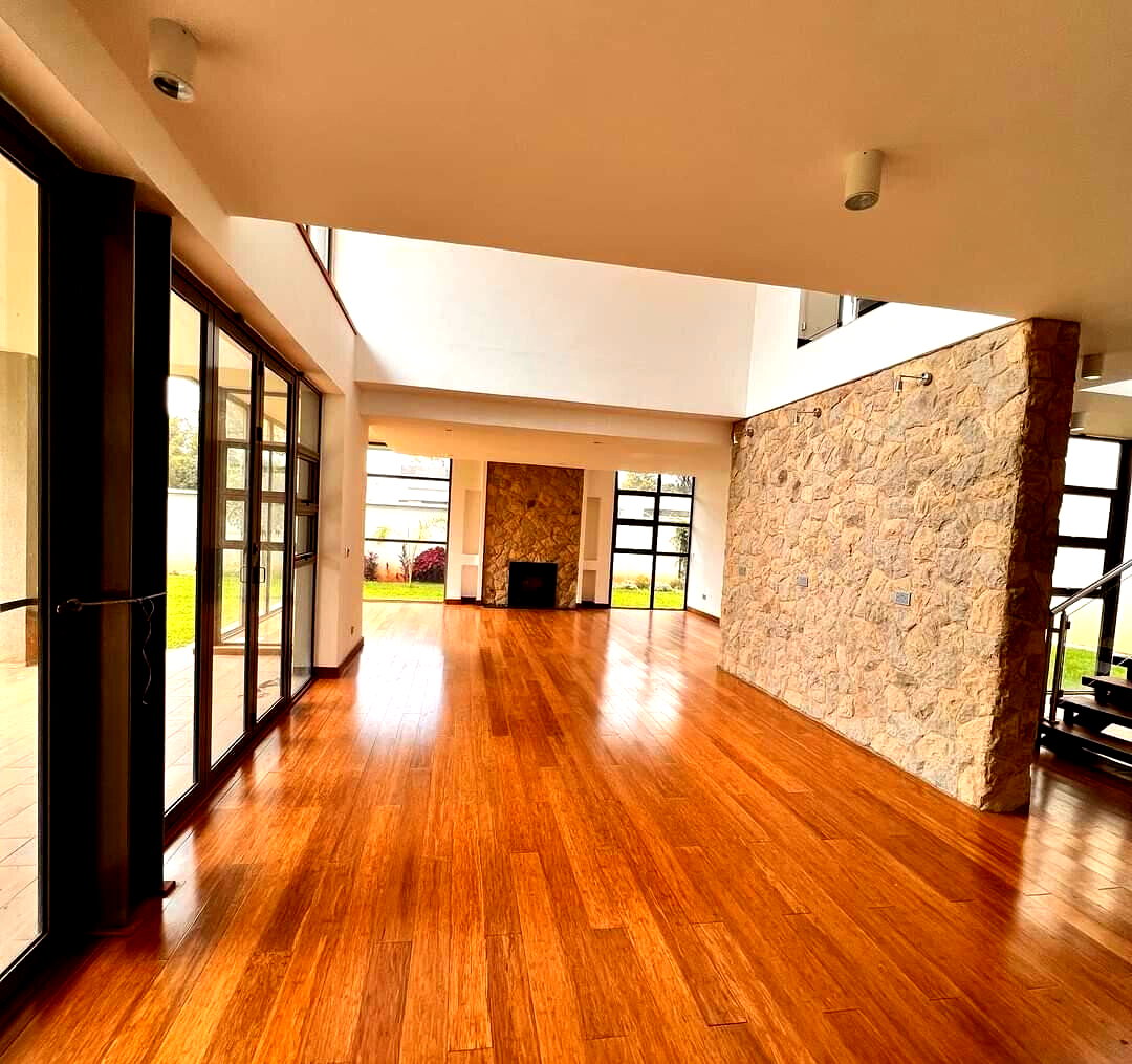 5-Ensuite Townhouse in UN Green Zone with Private Gym & Pool – Karen