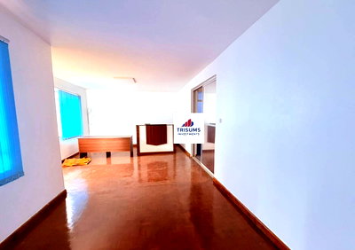 KSh 150K Office Space with Garden