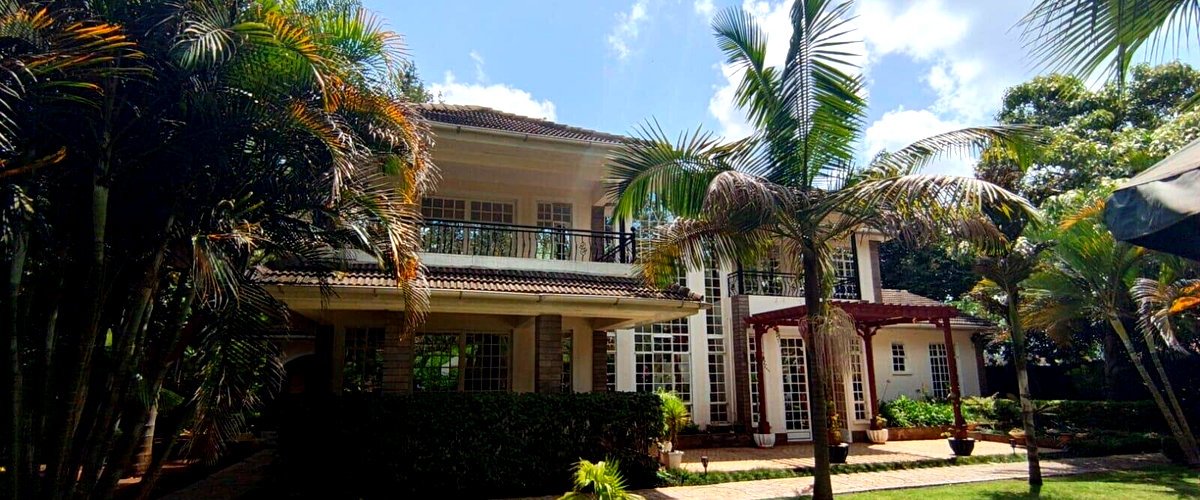 10-Bedroom Furnished Townhouse with Fireplace – Karen
