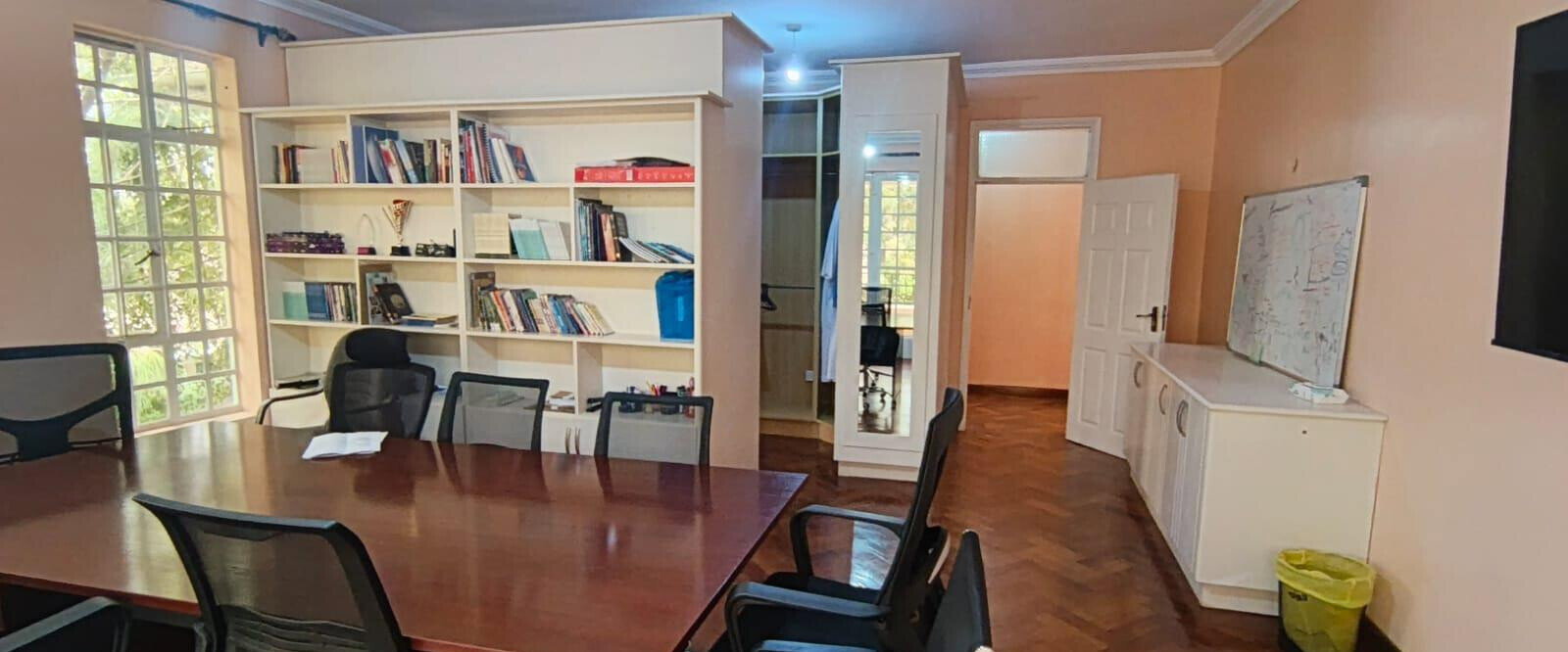 10-Bedroom Furnished Townhouse with Fireplace – Karen