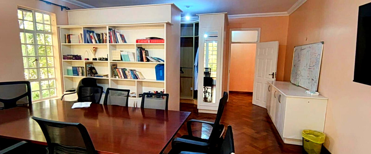 10-Bedroom Furnished Townhouse with Fireplace – Karen