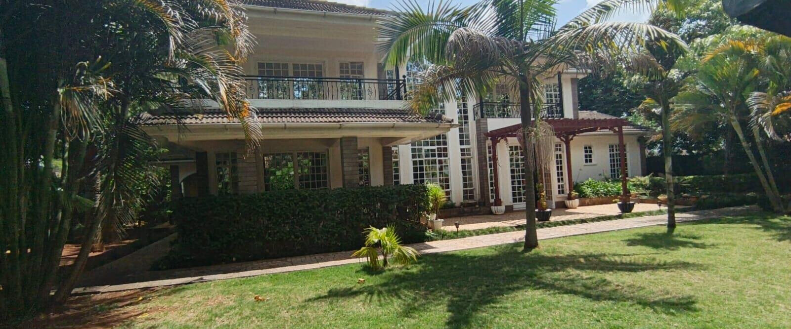 10-Bedroom Furnished Townhouse with Fireplace – Karen