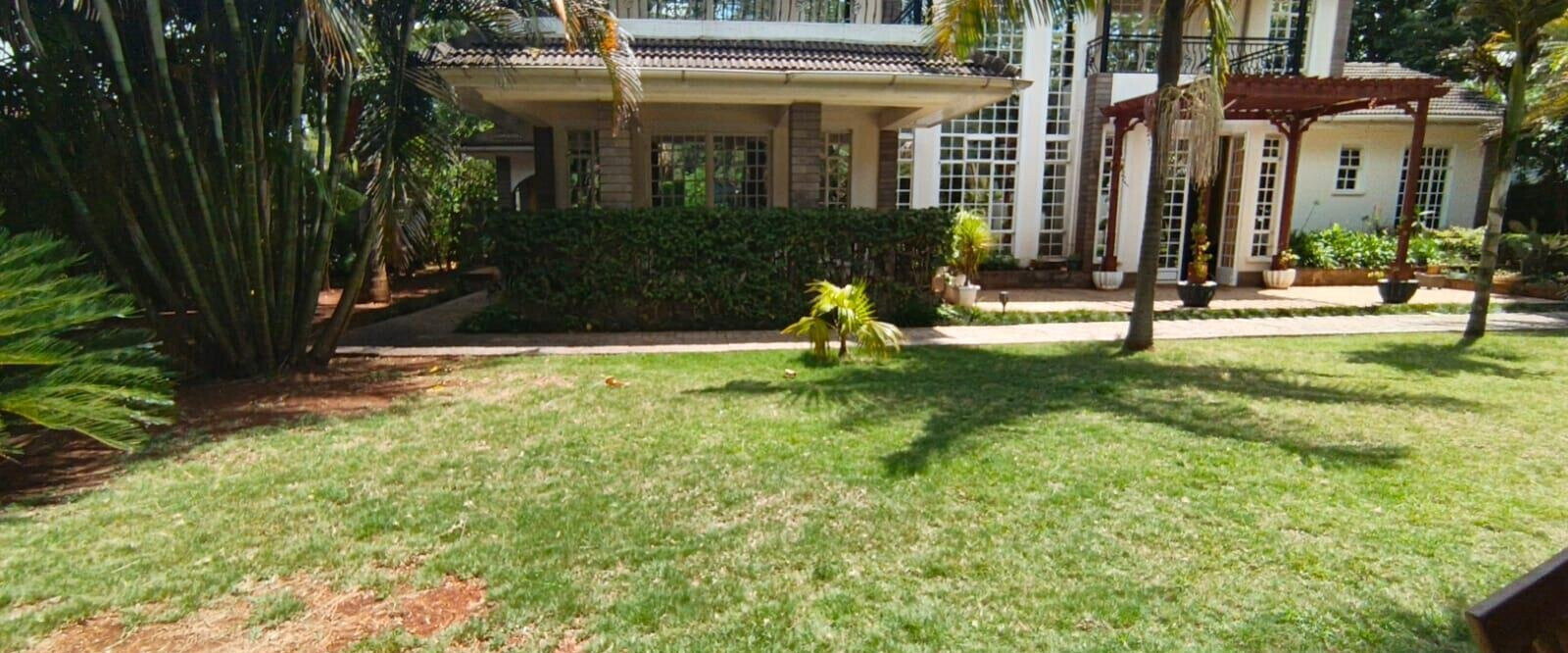 10-Bedroom Furnished Townhouse with Fireplace – Karen