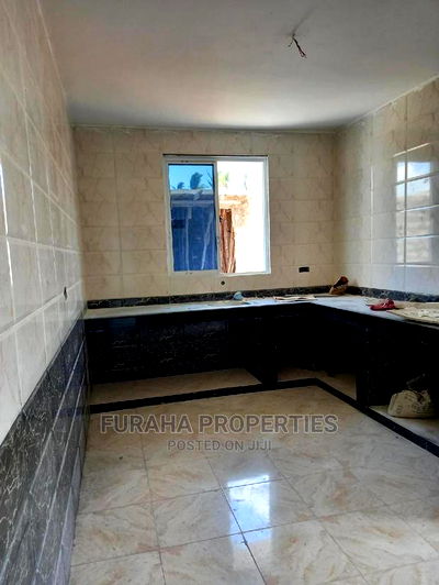 For Sale 4 Bedrooms Massionate Utange - Image 4