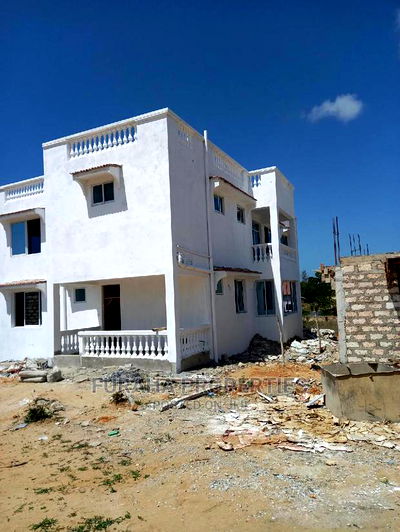 For Sale 4 Bedrooms Massionate Utange - Image 5