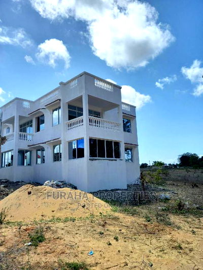 For Sale 4 Bedrooms Massionate Utange - Image 7