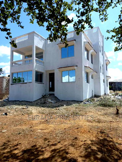 For Sale 4 Bedrooms Massionate Utange - Image 1