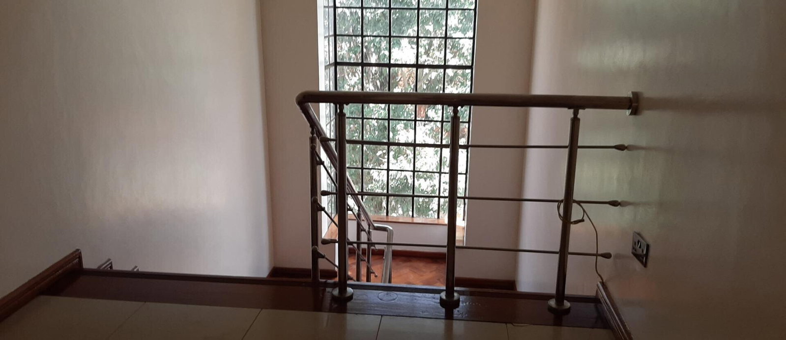 5-Ensuite Townhouse with Fireplace & Walk-in Closets - Lavington