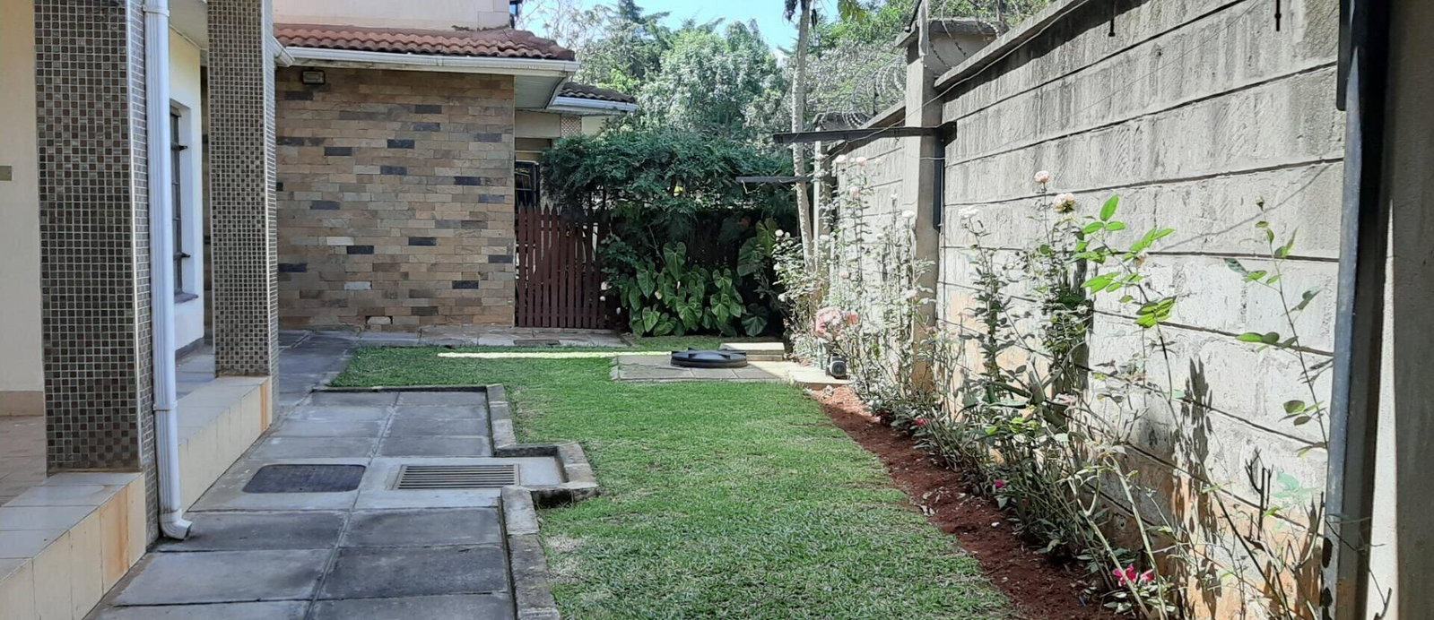 5-Ensuite Townhouse with Fireplace & Walk-in Closets - Lavington