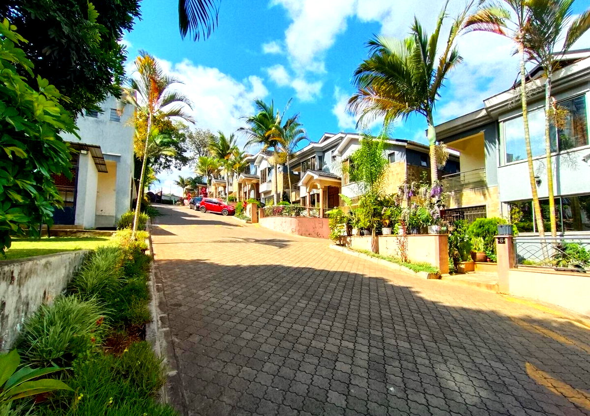 4-Ensuite Townhouse with Pool & Family Room - Westlands