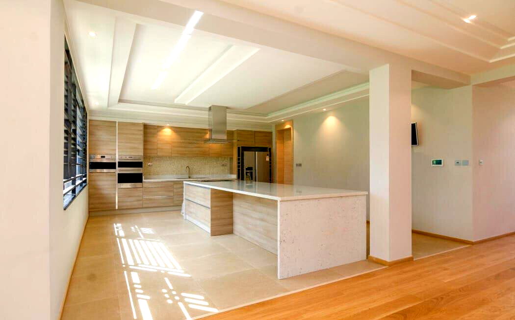 5-Bed Double-Kitchen Townhouse on Half Acre - Muthaiga